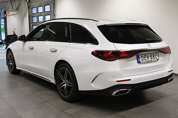 Mercedes-Benz E220 4 of 5