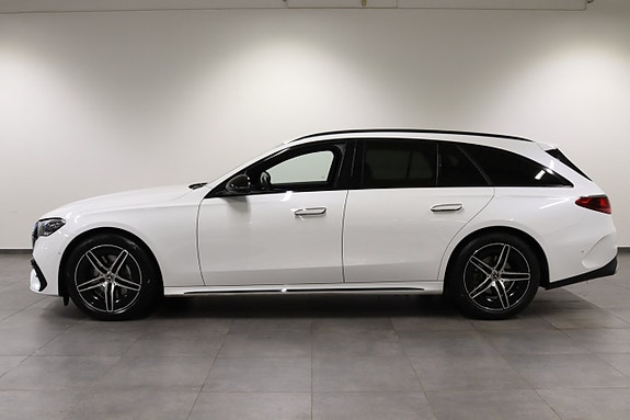 Mercedes-Benz E220 3 of 5