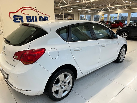 Opel Astra 4 of 5