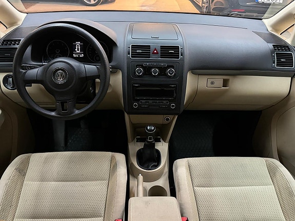 Volkswagen Touran 6 of 15