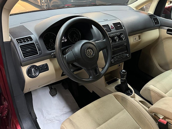 Volkswagen Touran 7 of 15