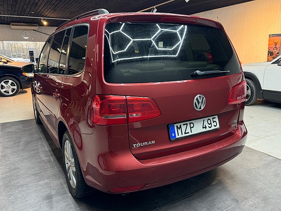 Volkswagen Touran 4 of 5