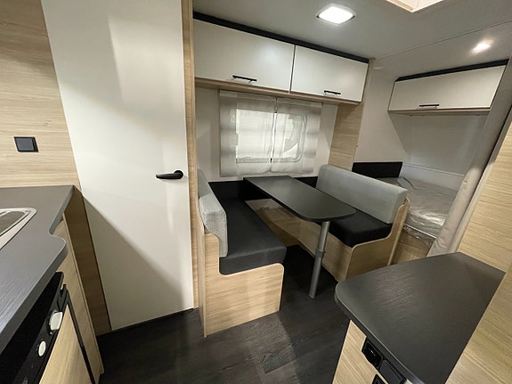Caravelair Alba 400 Style Dubbelbädd! 1300kg! Vagnen är ny! 2 of 12