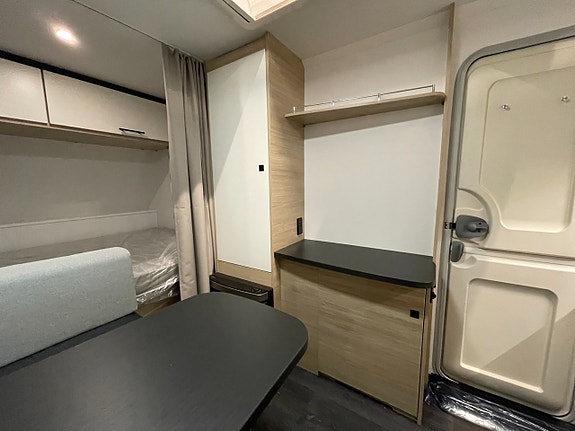 Caravelair Alba 400 Style Dubbelbädd! 1300kg! Vagnen är ny! 7 of 12