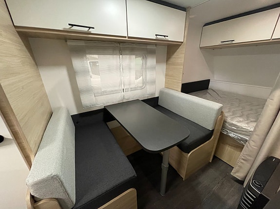 Caravelair Alba 400 Style Dubbelbädd! 1300kg! Vagnen är ny! 6 of 12