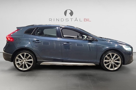 Volvo V40 Cross Country 8 of 17