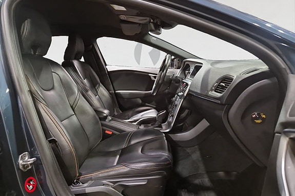 Volvo V40 Cross Country 15 of 17