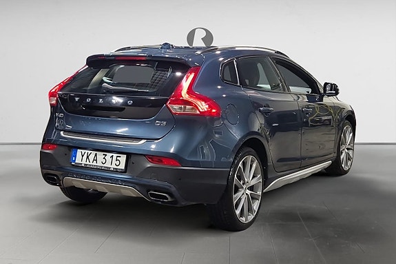 Volvo V40 Cross Country 7 of 17