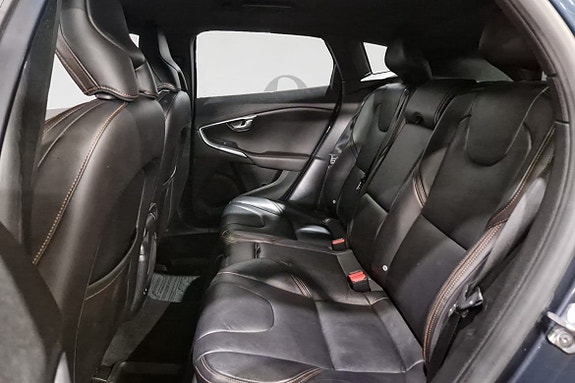 Volvo V40 Cross Country 14 of 17