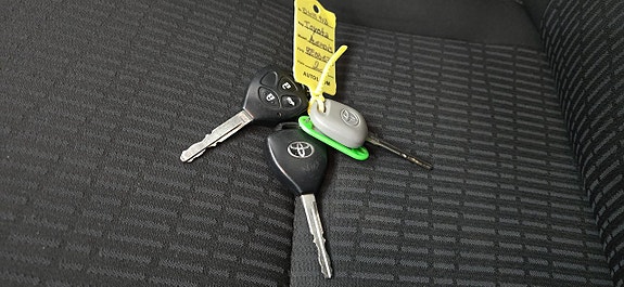 Toyota Avensis 13 of 19