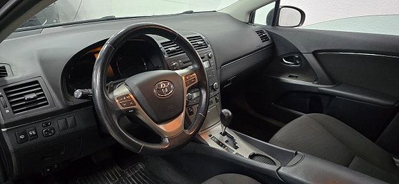 Toyota Avensis 3 of 5