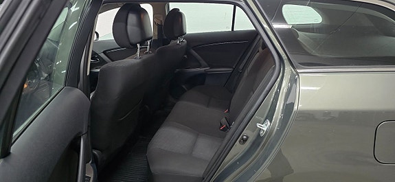 Toyota Avensis 4 of 5