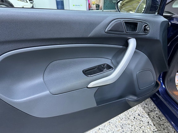 Ford Fiesta 15 of 16