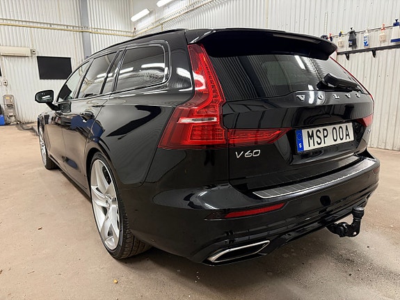 Volvo V60 2 of 27