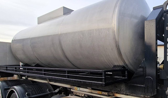 Drickvattentank 10000 liter på lastväxlarram