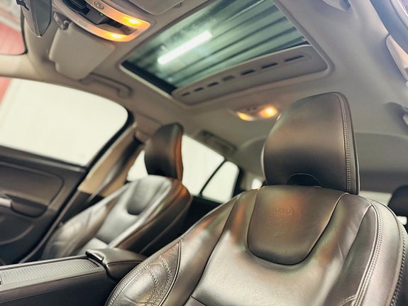Volvo V60 12 of 16