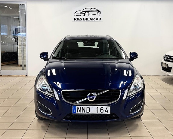 Volvo V60 2 of 16