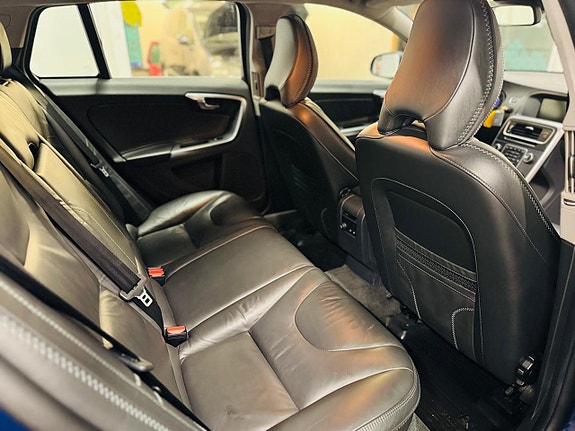 Volvo V60 13 of 16