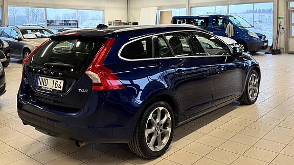 Volvo V60 4 of 16