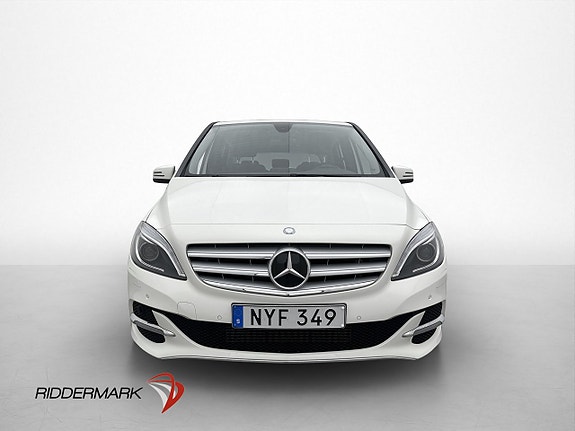 Mercedes-Benz B200 2 of 5