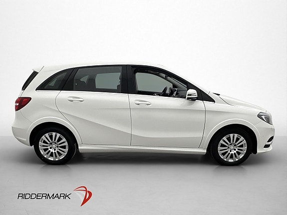Mercedes-Benz B200 4 of 5