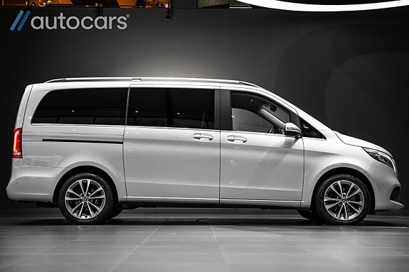 Mercedes-Benz V300 d 2 of 5