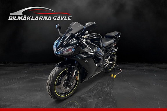 Yamaha Yzf-r1 VÄLVÅRDAD / AKRAPOVIC
