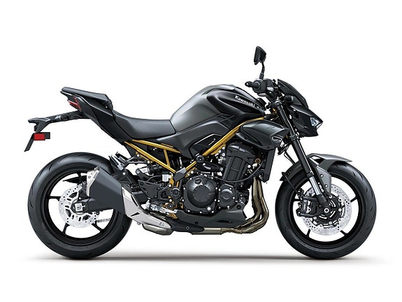 Kawasaki Z900 35kW 4 of 13