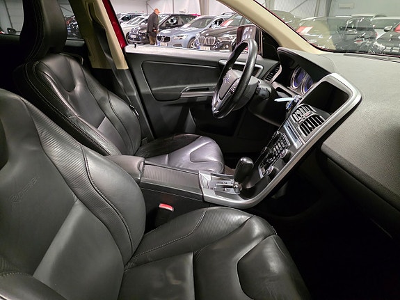 Volvo XC60 8 of 15