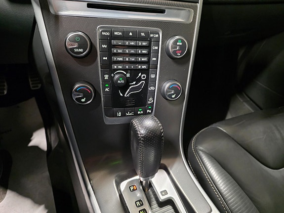 Volvo XC60 11 of 15