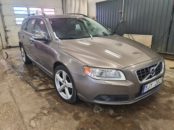 Volvo V70 2 of 5