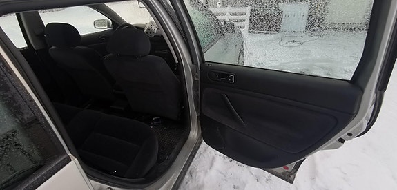 Volkswagen Passat 12 of 13