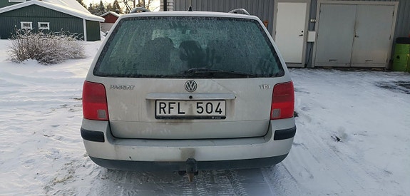 Volkswagen Passat 4 of 13