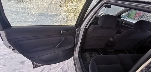 Volkswagen Passat 8 of 13