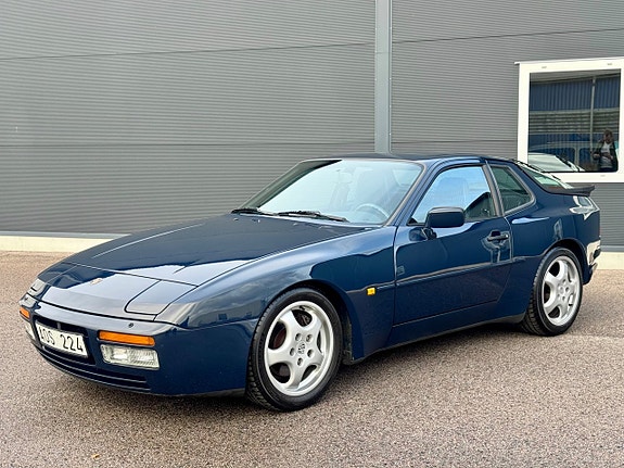 Porsche 944