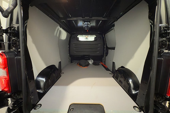 Peugeot e-Expert 8 of 21