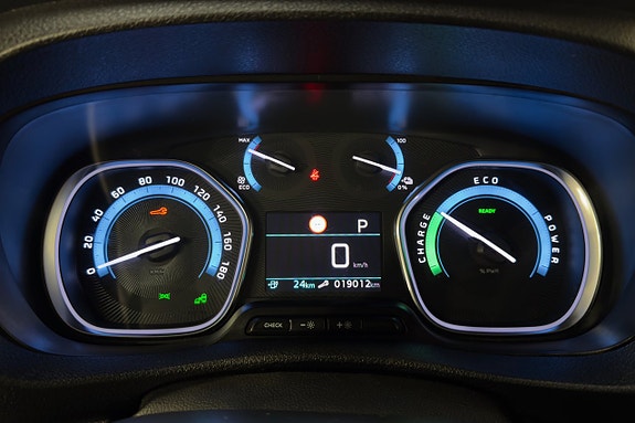 Peugeot e-Expert 13 of 21