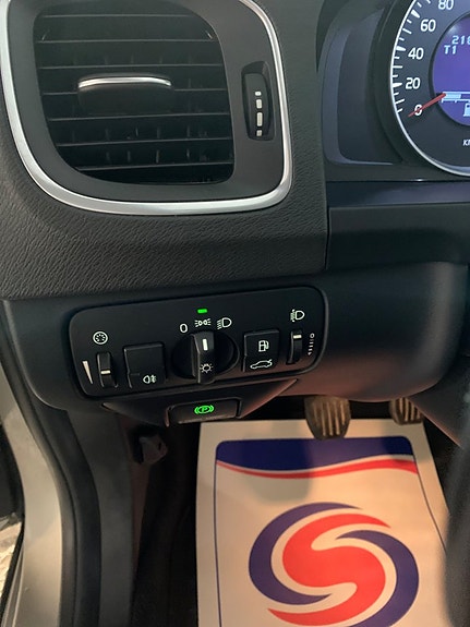 Volvo V60 14 of 27