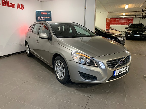 Volvo V60 2 of 5