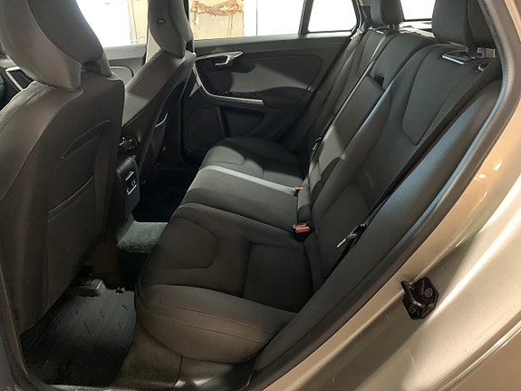 Volvo V60 12 of 27