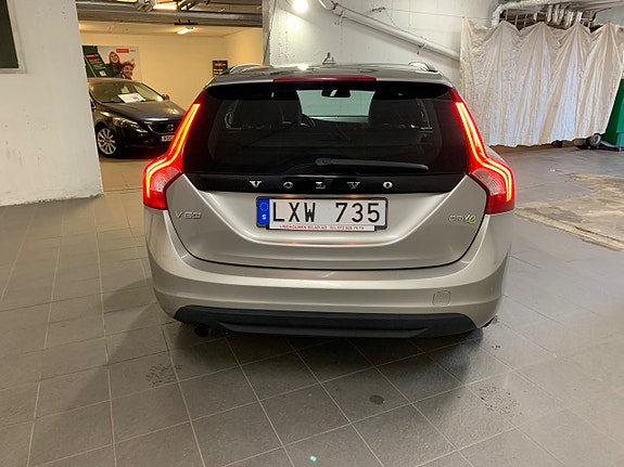 Volvo V60 8 of 27