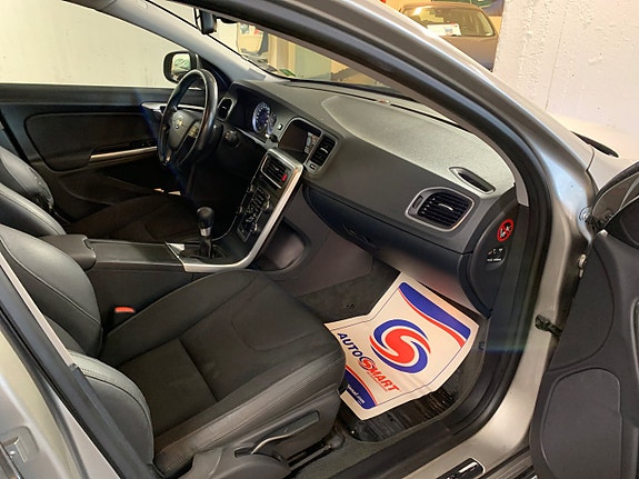 Volvo V60 18 of 27
