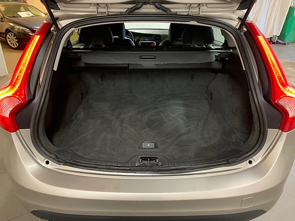 Volvo V60 9 of 27