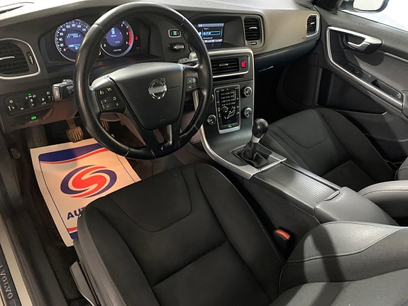 Volvo V60 11 of 27