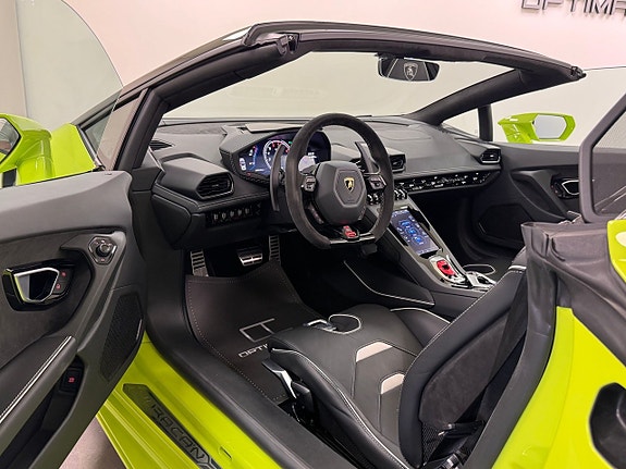 Lamborghini Huracan 3 of 5