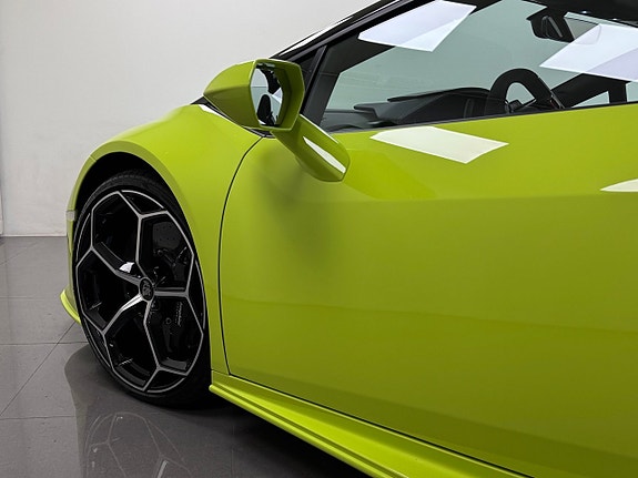 Lamborghini Huracan 14 of 24