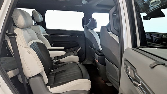 Kia EV9 8 of 12