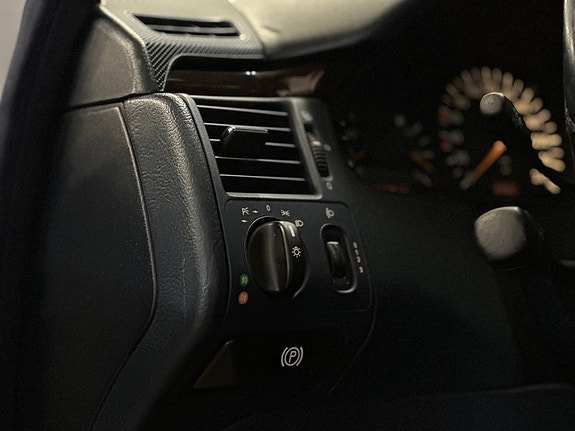 Mercedes-Benz E200 27 of 27