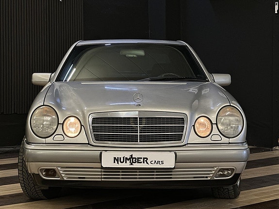 Mercedes-Benz E200 5 of 5