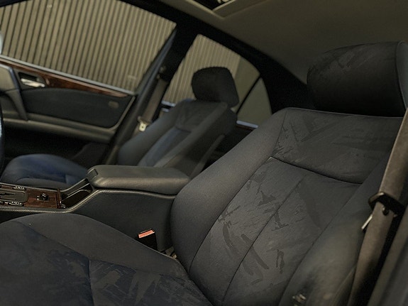 Mercedes-Benz E200 16 of 27